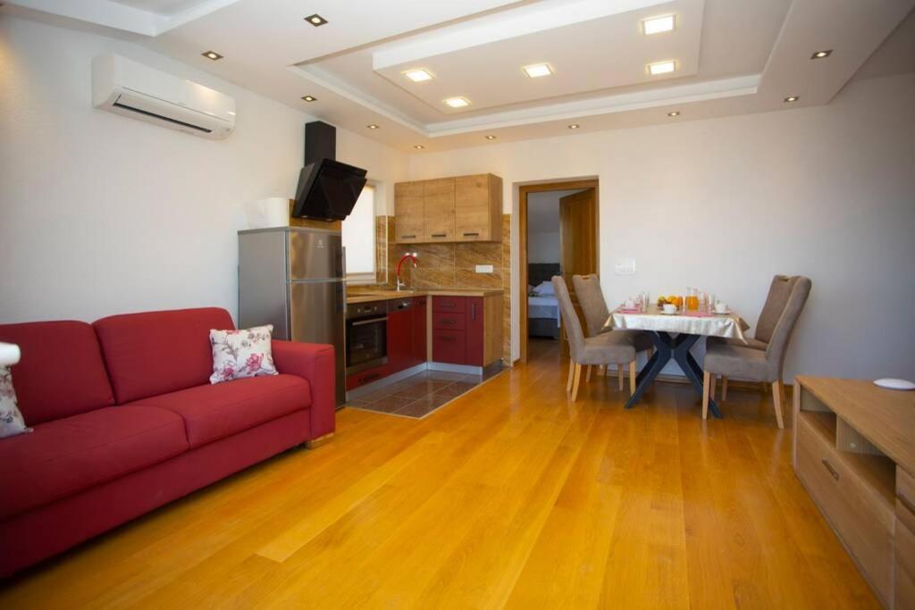 Ivica #7 Apartment *